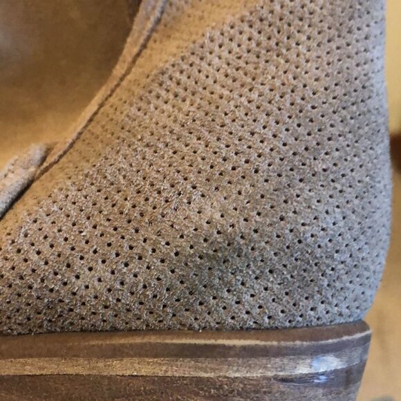 𝅺Hinge suede tan ankle booties - Picture 14 of 15